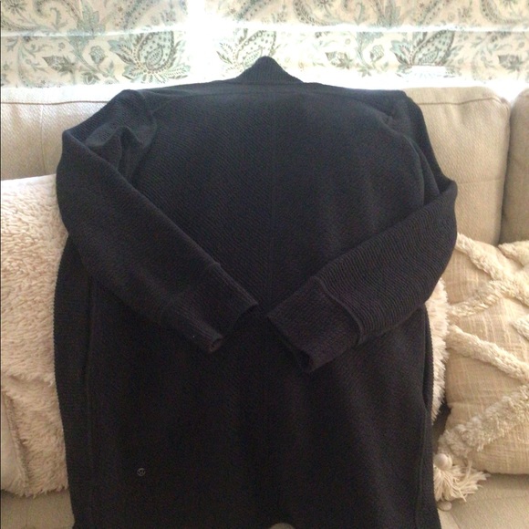 Beautiful lululemon jacket. - Picture 3 of 6